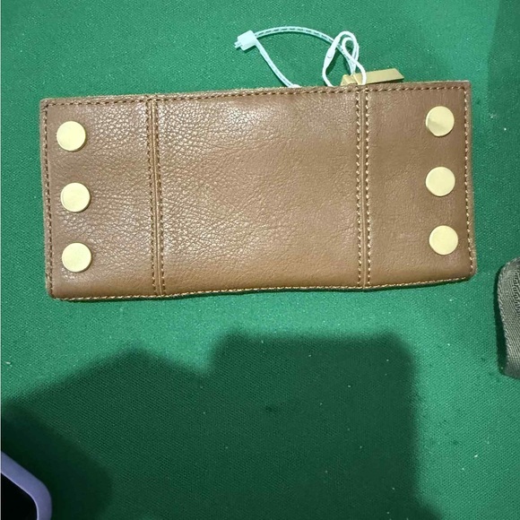 Hammitt Handbags - 110 North
Mahogany Pebble/Brushed Gold Red Zip